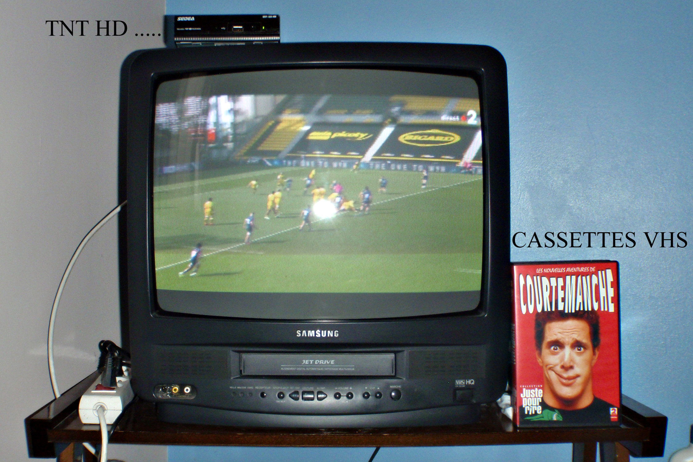 Téléviseur combiné magnétoscope VHS