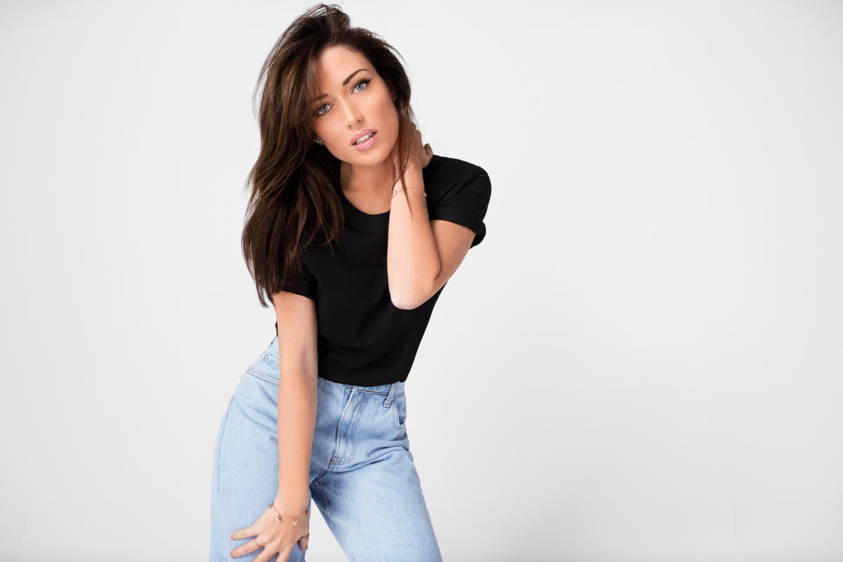 12-05-21: La chanteuse Elsa ESNOULT