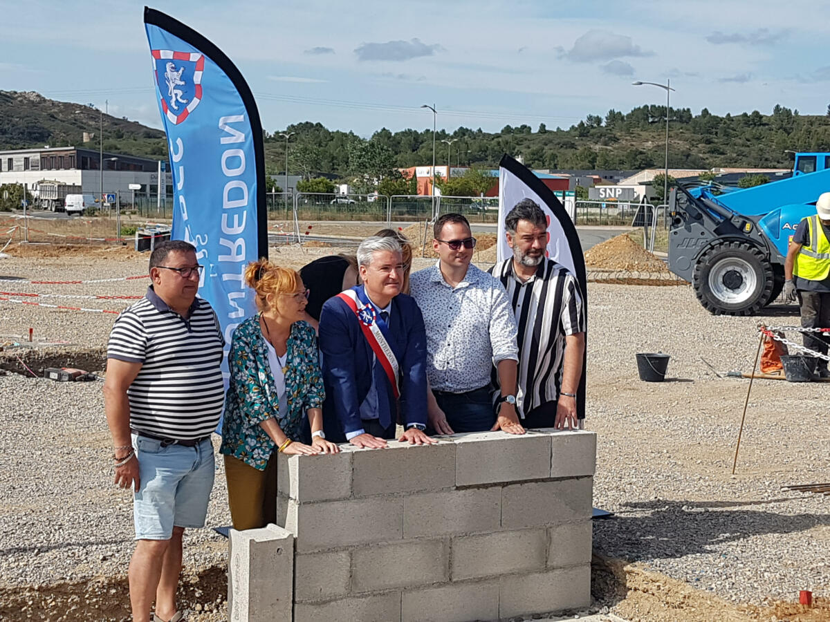 07-07-23 : Christophe Montagnié, Jean-Marc JANSANA et Christophe Guigne posent la première pierre de U Express à Montredon des Corbières