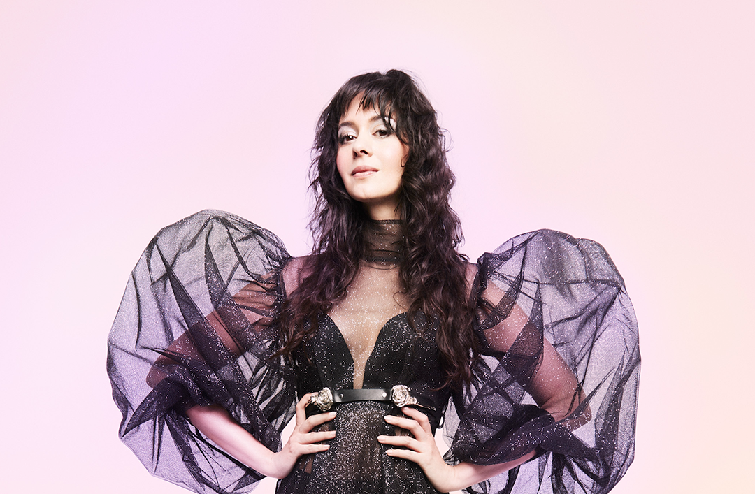 18-11-23 : La chanteuse Emilie SIMON