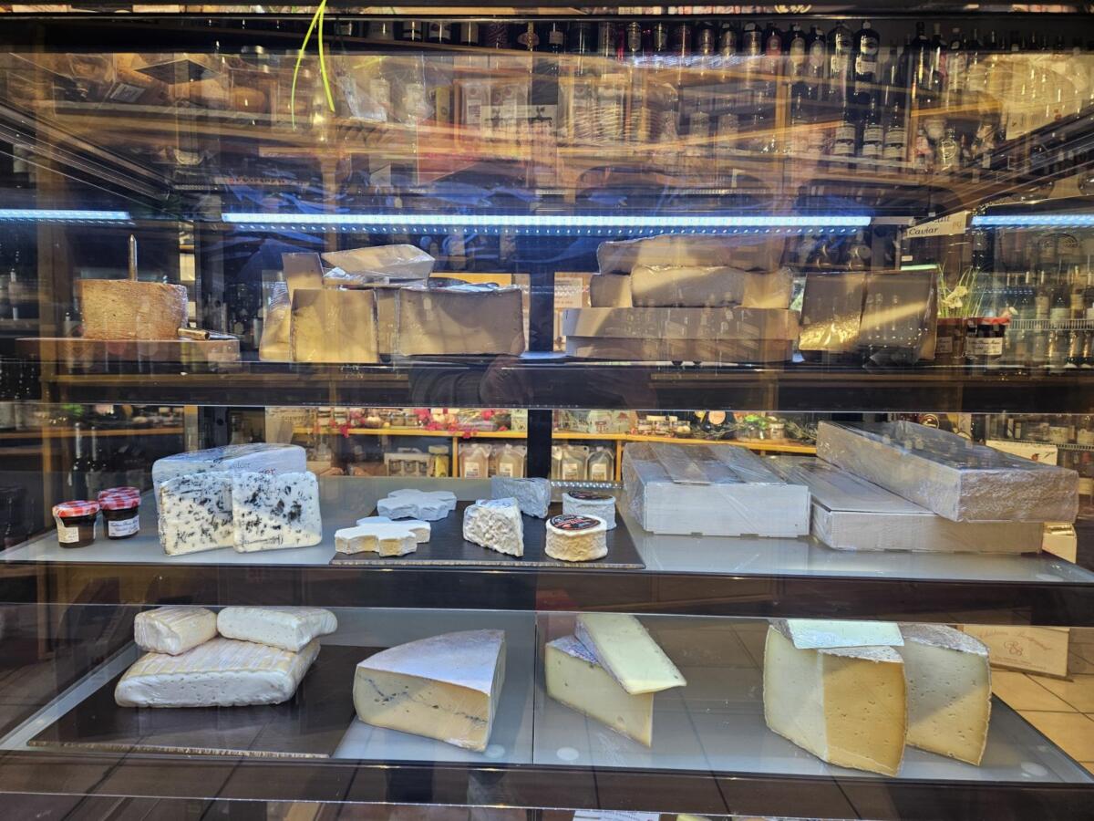 15-04-24 : Jocelyne Lardé et Hubert THUET à la Cave de l’Amphore à Narbonne