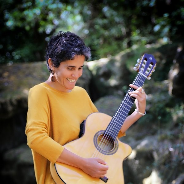 24-07-27 : Marianne AYA OMAC, chanteuse, guitariste, auteure, compositrice et cheffe de chœur