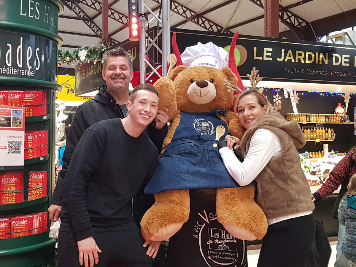17-12-24 : Stéphane ROMAIN, animateur, Ingrid GAU & Axel CLANET, co-présidents des commerçants des Halles de Narbonne