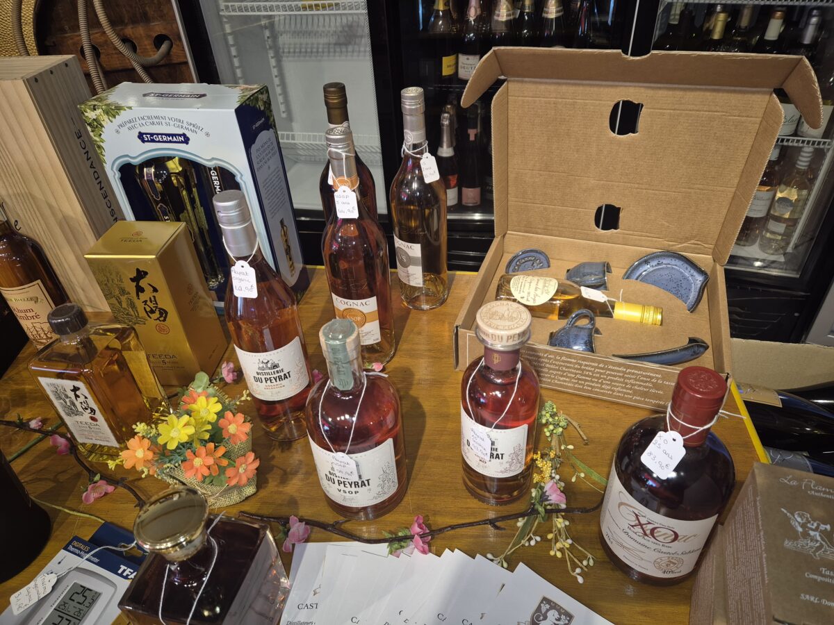 12-06-25 : Jocelyne Lardé, ambassadrice des vins du Languedoc à la Cave de l’Amphore à Narbonne