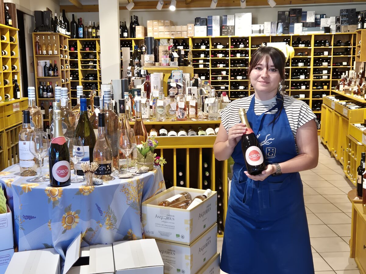 24-07-25 : Jocelyne Lardé, ambassadrice des vins du Languedoc à la Cave de l’Amphore à Narbonne