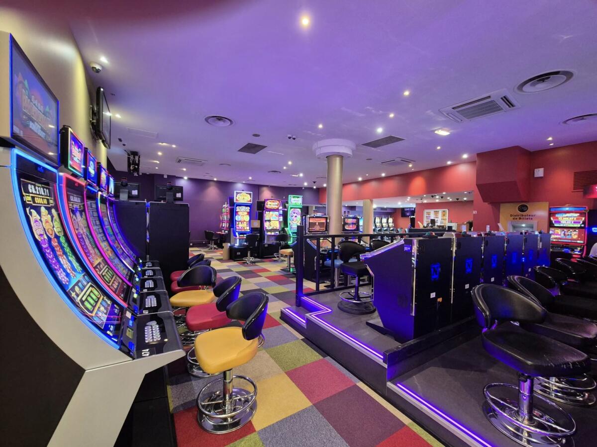 09-03-26 : Fabien MARTY, directeur adjoint et Carole, responsable communication marketing & évènementiel au Stelsia Casino de Gruissan