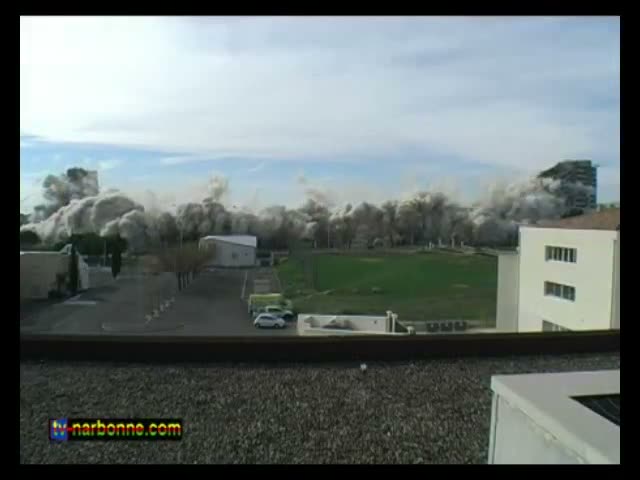 Béziers, démolition des HLM de Capendeguy. 6′.